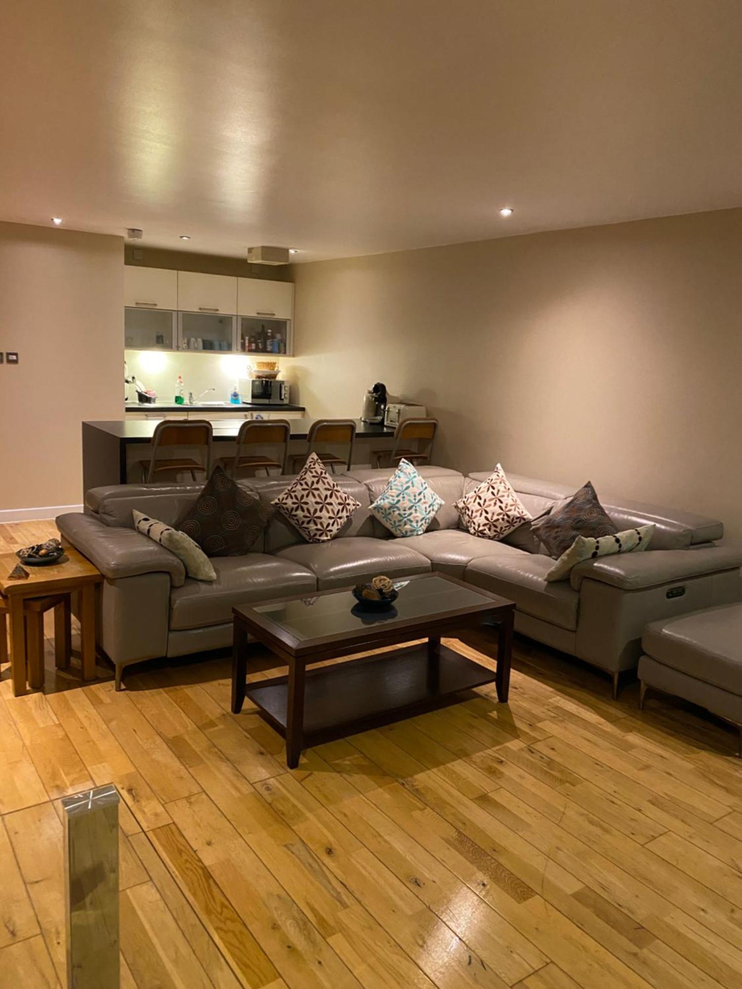 City Centre 2 Bedroom Apartment, Secure Parking. Glasgow Eksteriør billede